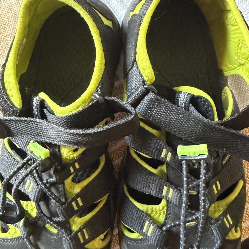 KEEN Kids Black and Lime Green Closed-Toe Sport Sandal